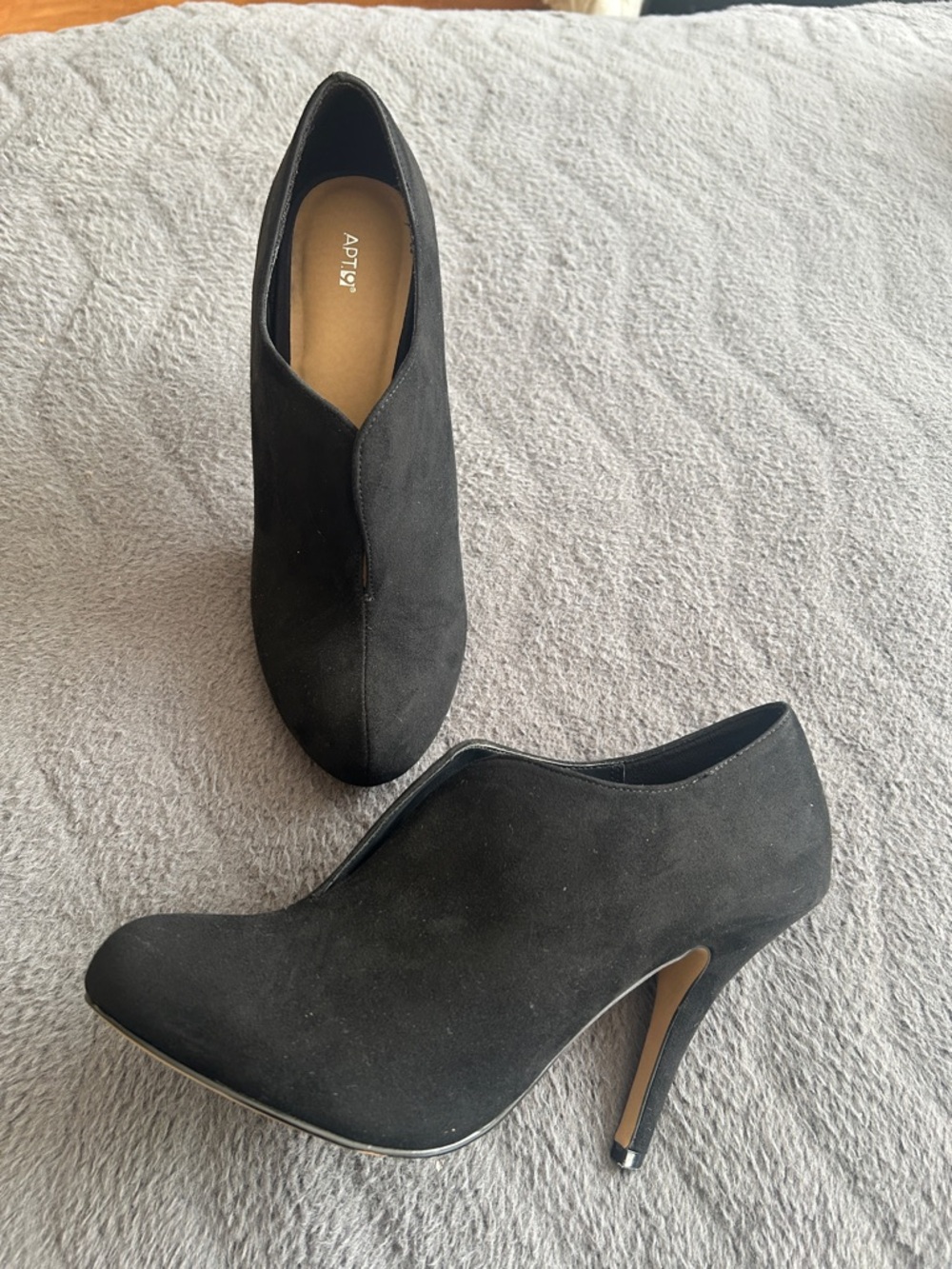 EUC Women’s Apt. 9 Bootie Heels Size 8.5